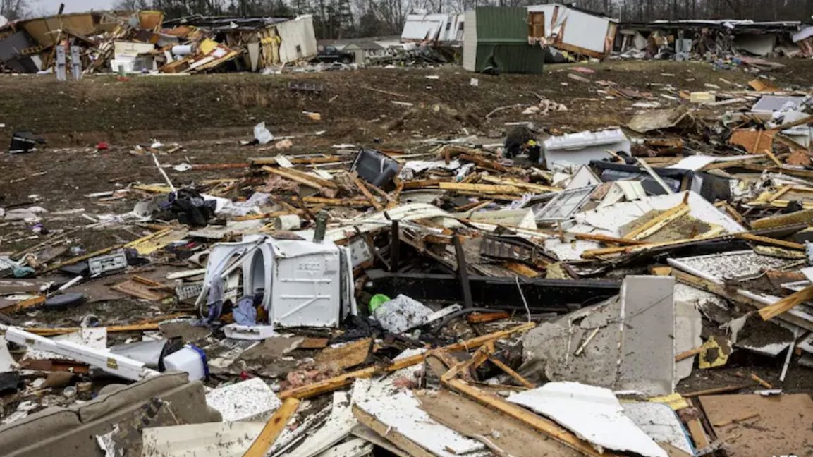 龍卷風襲擊美國后,密蘇里州HarmonyHills拖車公園受損情況。