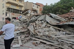 土耳其發(fā)生6.1級(jí)地震建筑物倒塌造成1人死亡