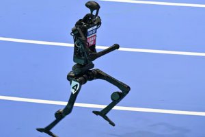 全球首屆人形機器人比賽在中國拉開帷幕