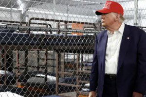 美國法院下令拆除特朗普拘留所“鱷魚惡魔島”