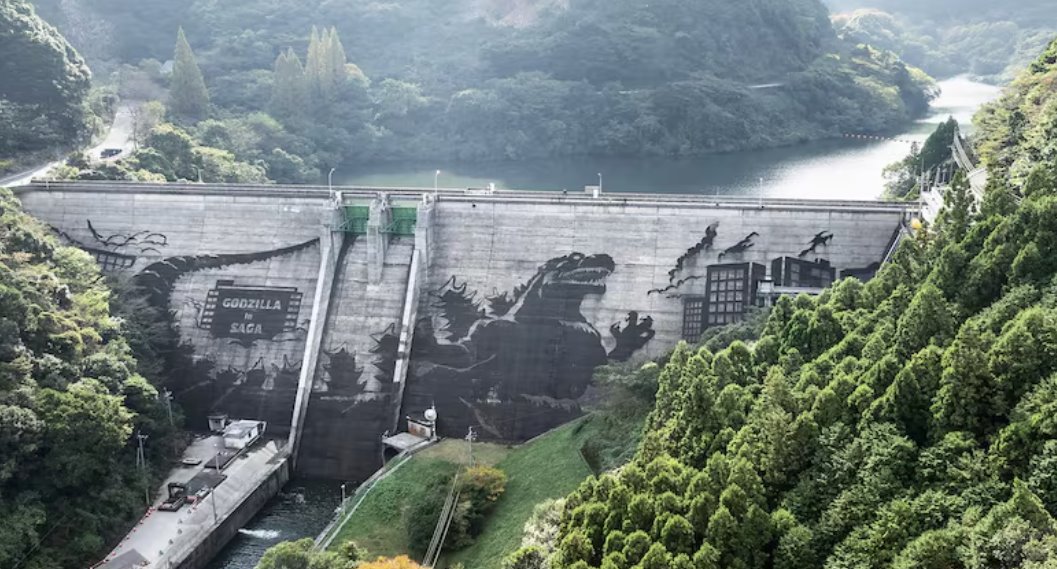 1954年上映的《哥斯拉》在東京引起軒然大波,許多觀眾離開電影院時都留下了眼淚。