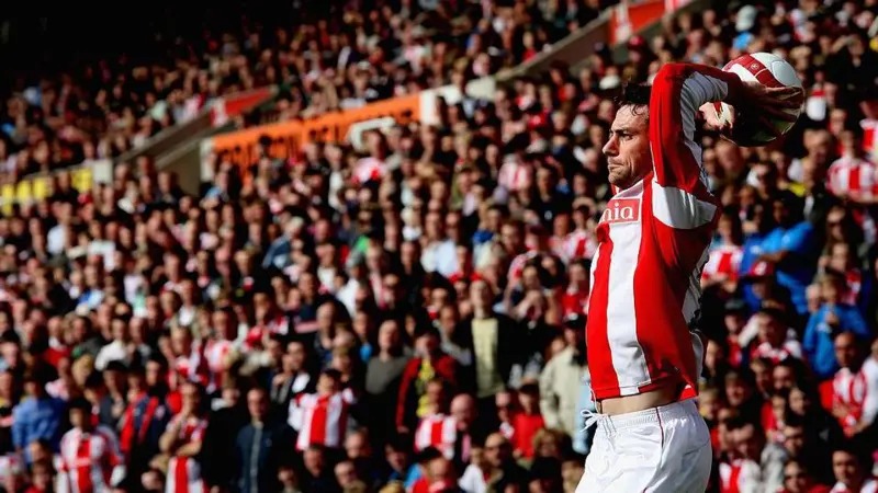 前斯托克城球員羅里·德拉普以擲界外球遠投聞名