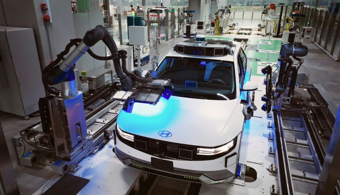 一輛電動汽車正在新加坡組裝