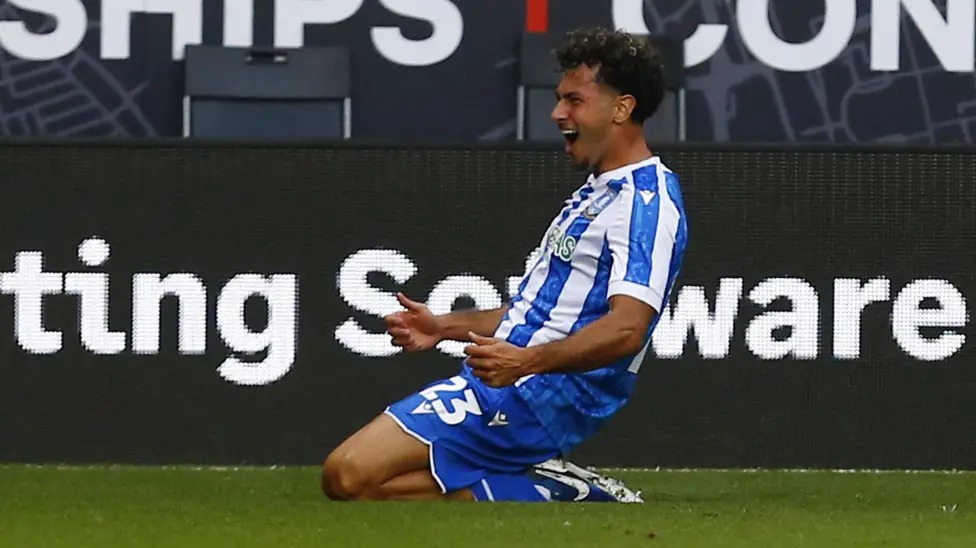 吉列爾梅·西凱拉(GuilhermeSiqueira)憑借其職業足球生涯的首粒進球,幫助客隊取得領先