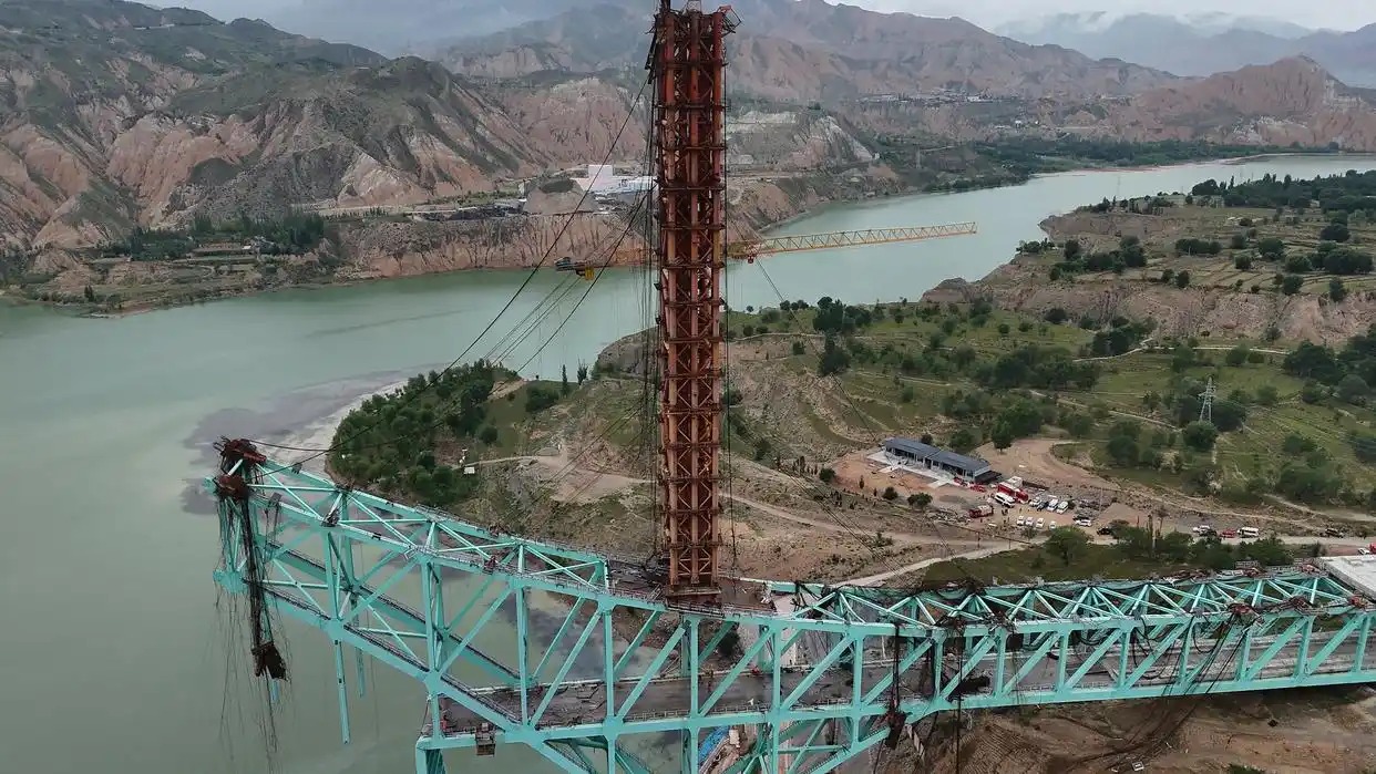 人民日報三問尖扎黃河特大橋事故