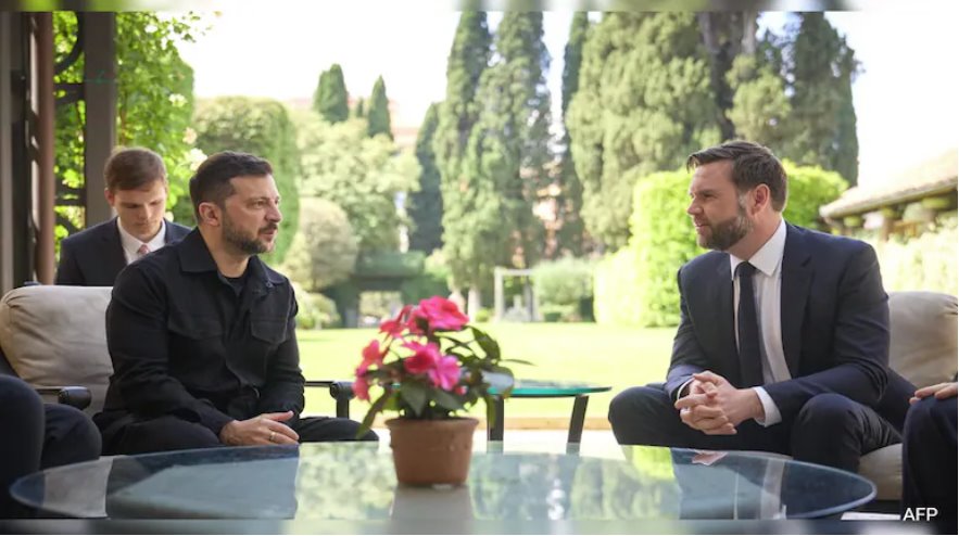 今年2月,萬斯和特朗普在白宮會晤澤連斯基時公開與澤連斯基鬧翻。