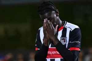 格里姆斯比在和曼聯的比賽中球員不合格被罰款