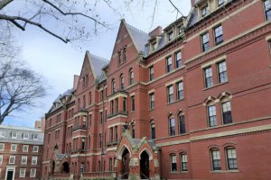 美國法院撤銷特朗普削減哈佛大學(xué)經(jīng)費(fèi)的決定