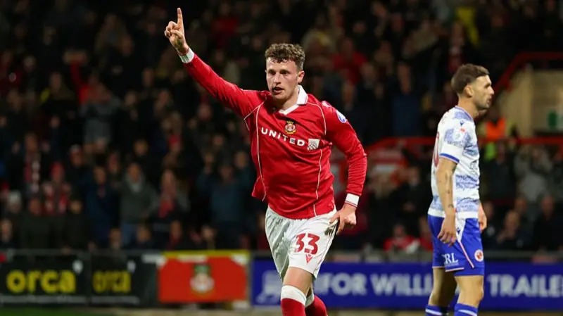 威爾士前鋒內(nèi)森·布羅德黑德慶祝