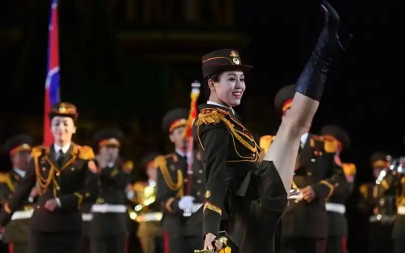 朝鮮閱兵式女兵舞劍氣場拉滿