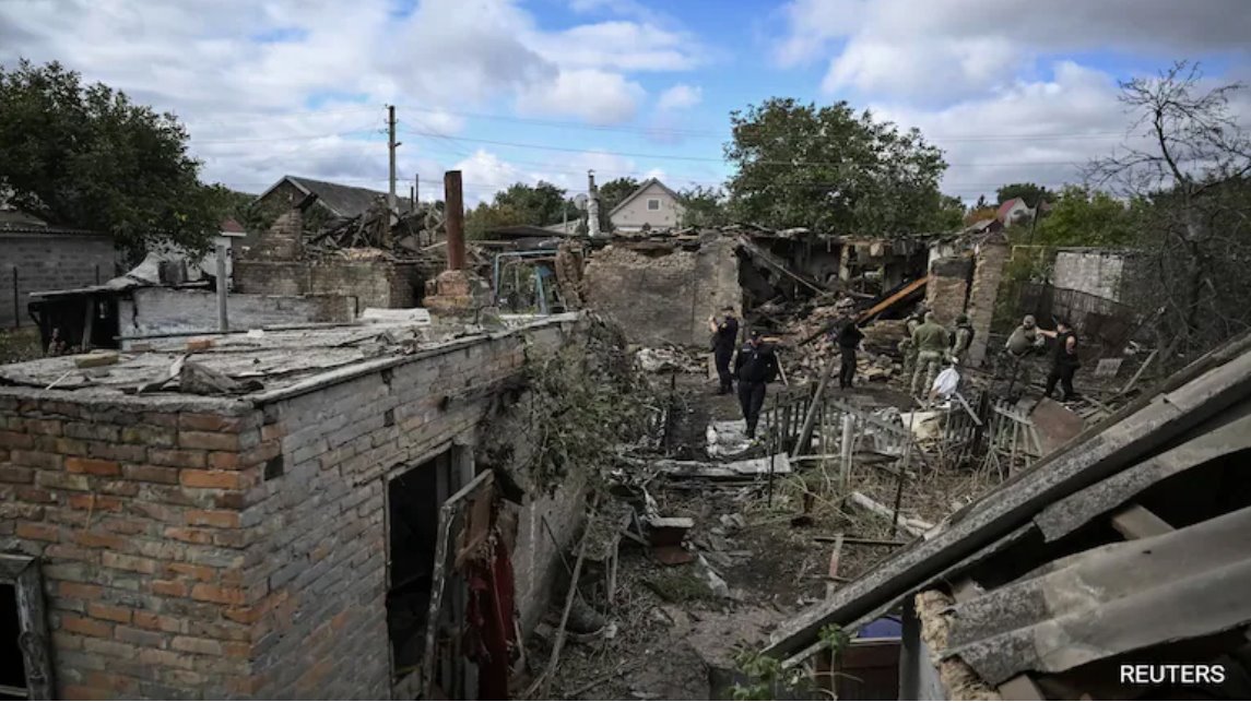 在俄羅斯襲擊烏克蘭期間，警察在俄羅斯無人機(jī)襲擊現(xiàn)場工作。