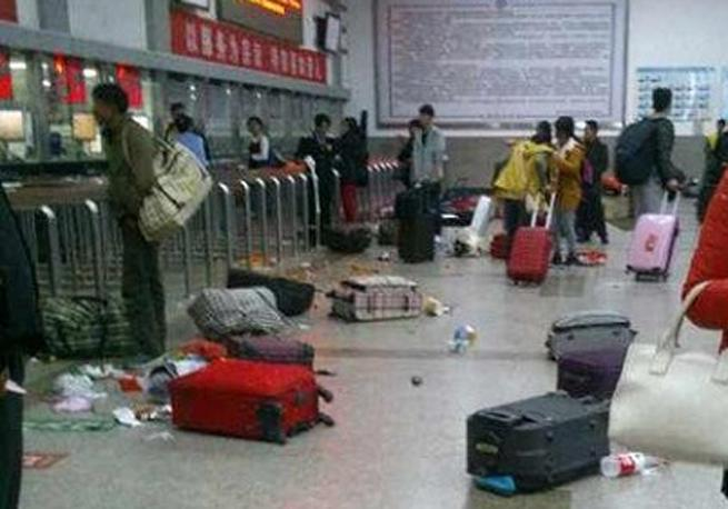 昆明一火車站試驗列車撞人致11死